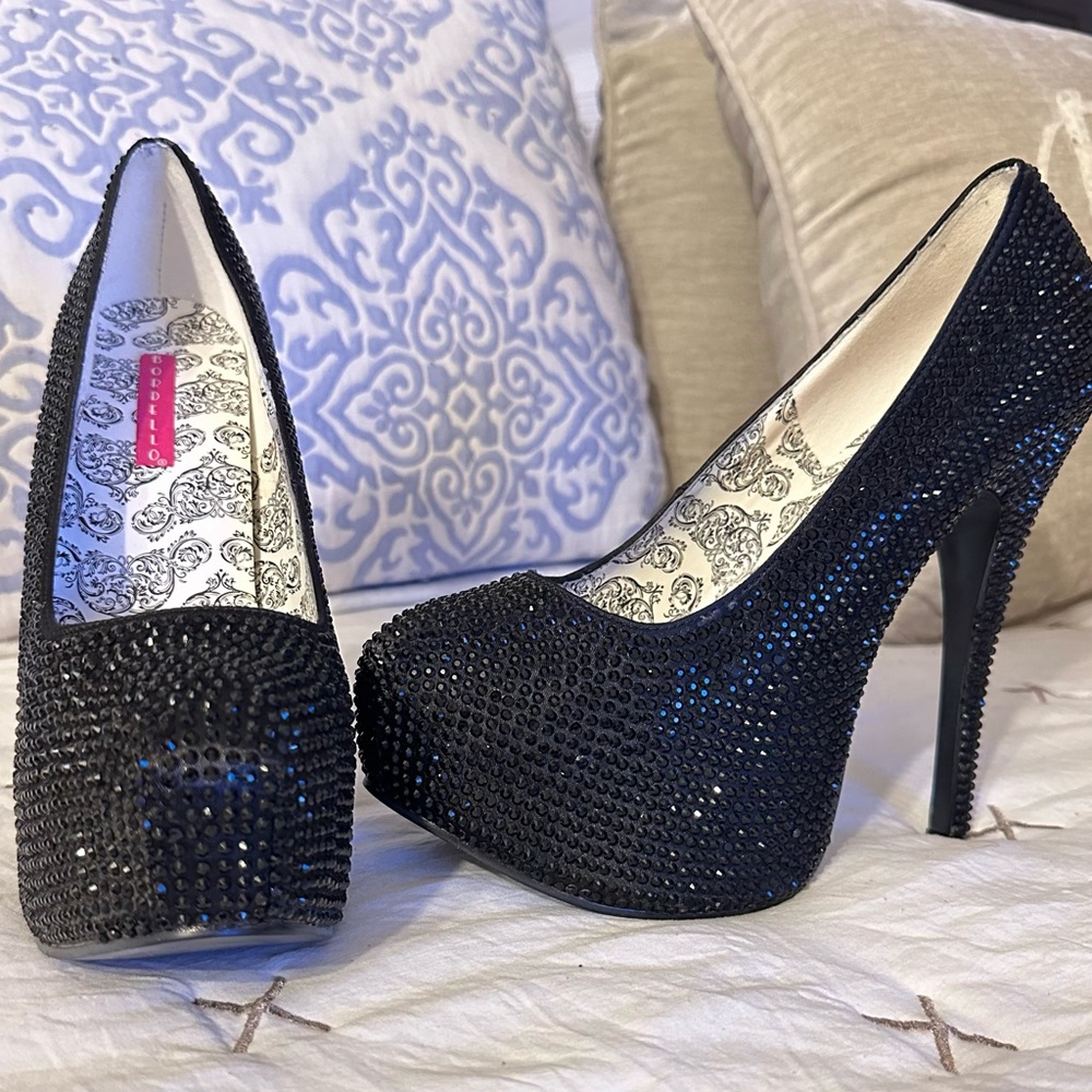 Bordello black Crystalized platforms size 8